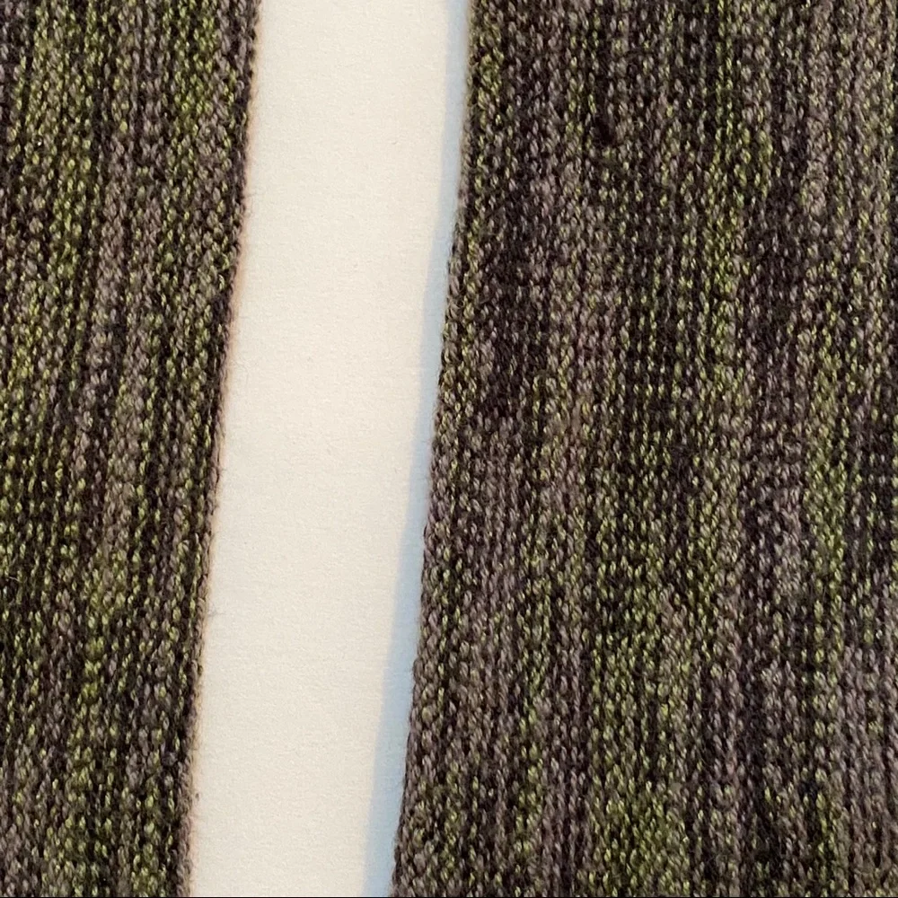 N/A knit slot thumb